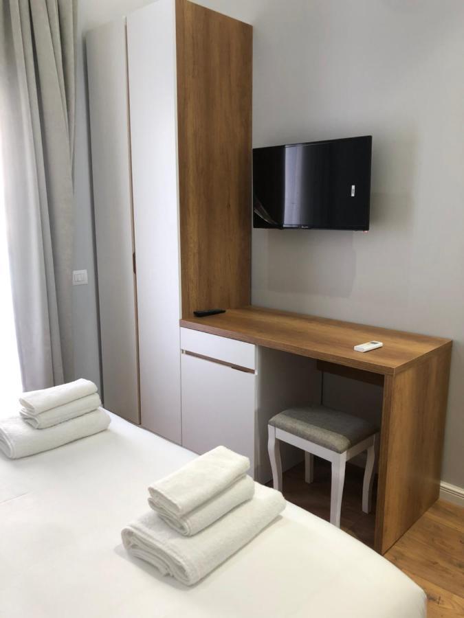 Andys Rooms Hotel Тирана Екстер'єр фото