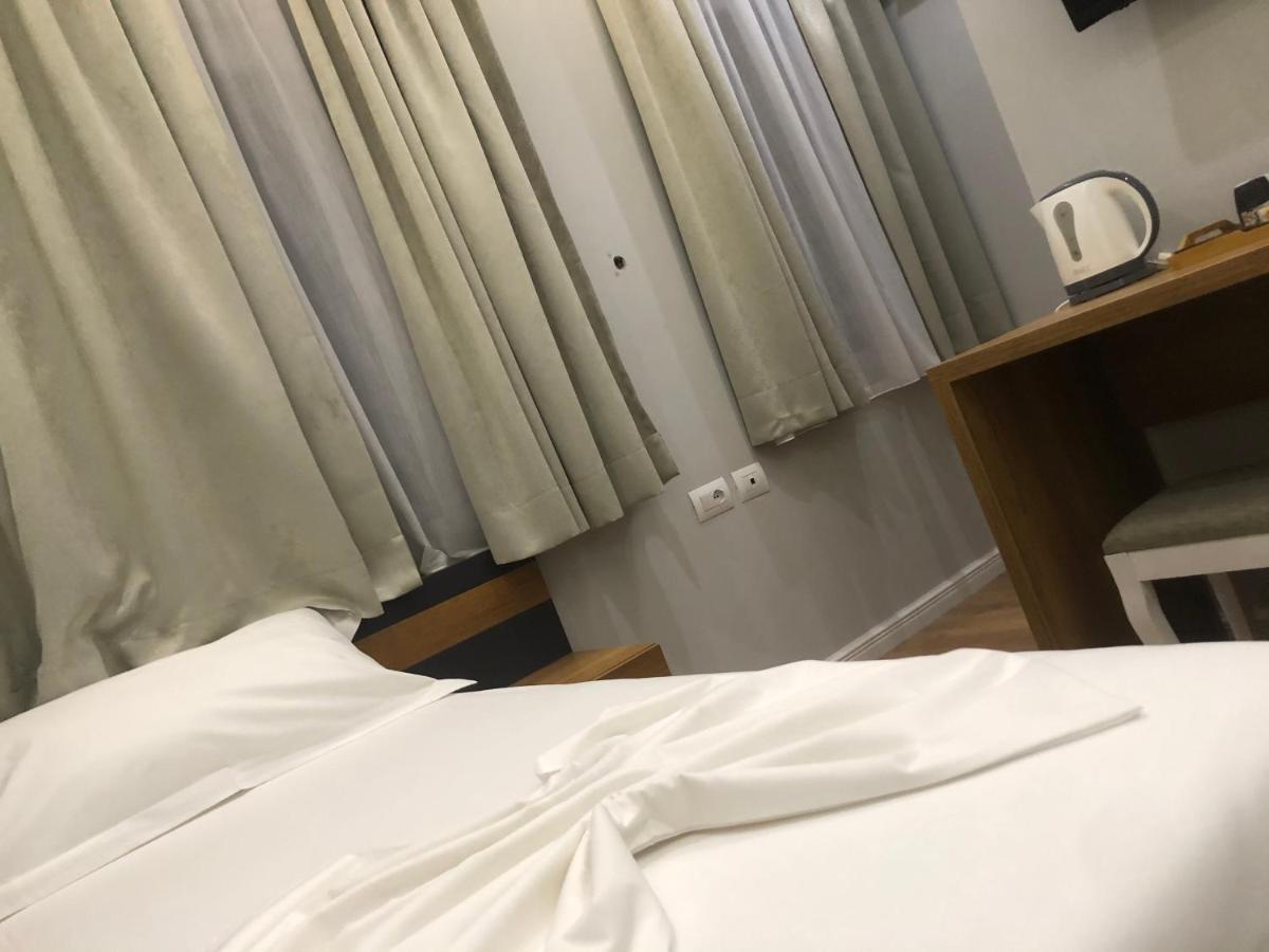 Andys Rooms Hotel Тирана Екстер'єр фото