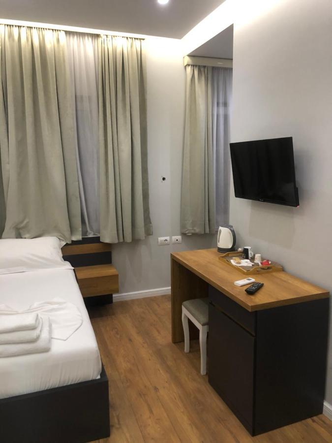 Andys Rooms Hotel Тирана Екстер'єр фото