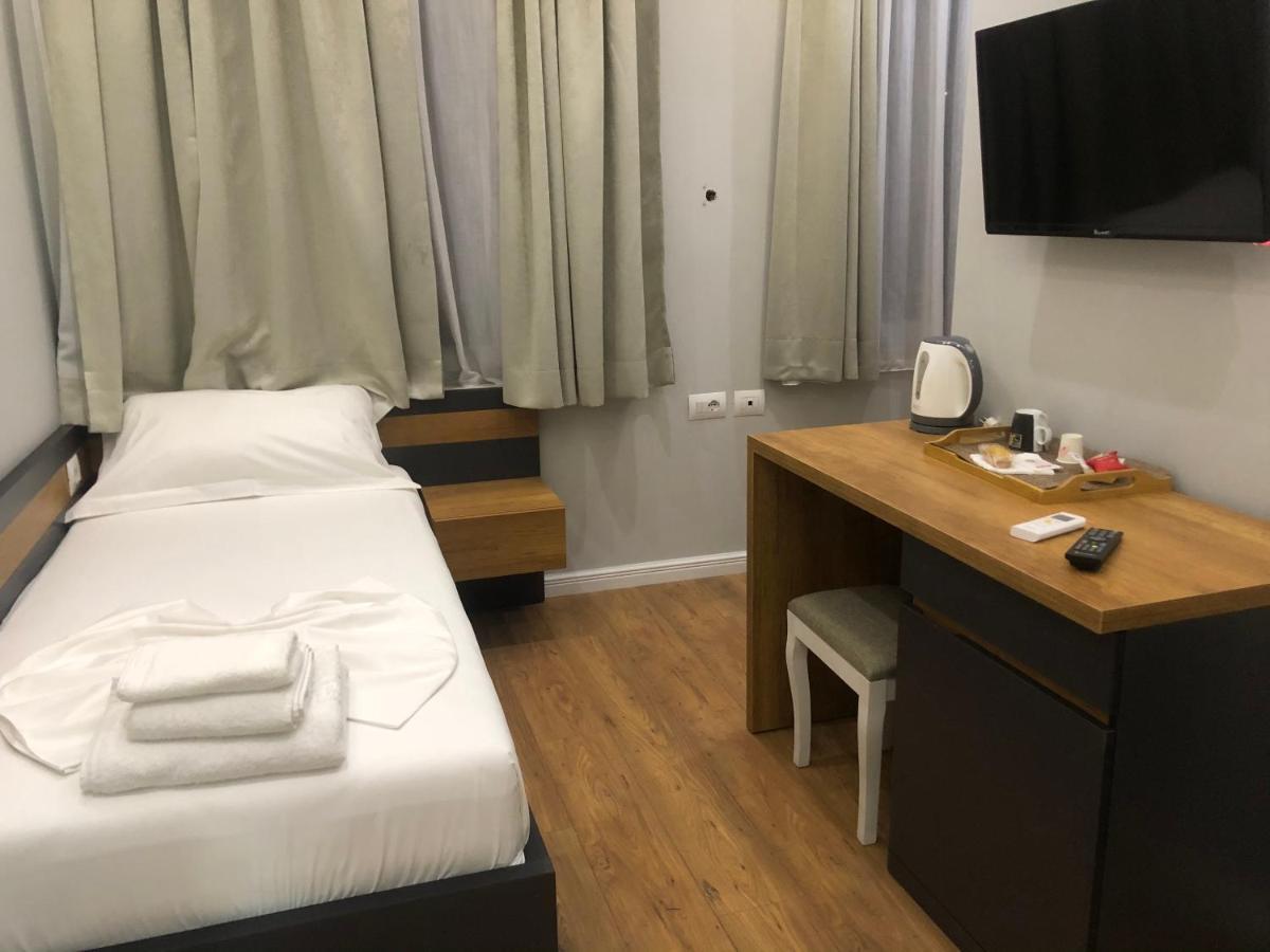Andys Rooms Hotel Тирана Екстер'єр фото