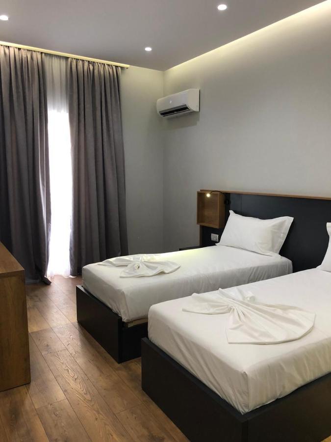 Andys Rooms Hotel Тирана Екстер'єр фото