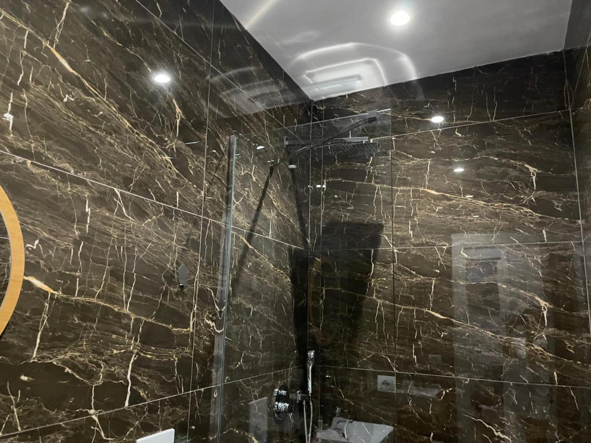 Andys Rooms Hotel Тирана Екстер'єр фото