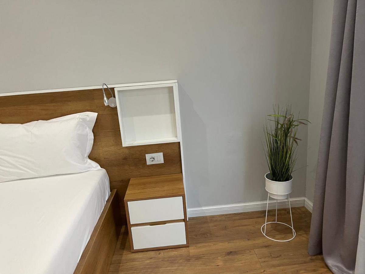 Andys Rooms Hotel Тирана Екстер'єр фото