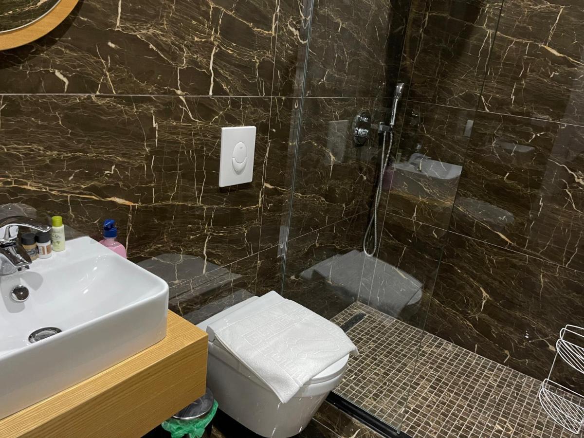 Andys Rooms Hotel Тирана Екстер'єр фото