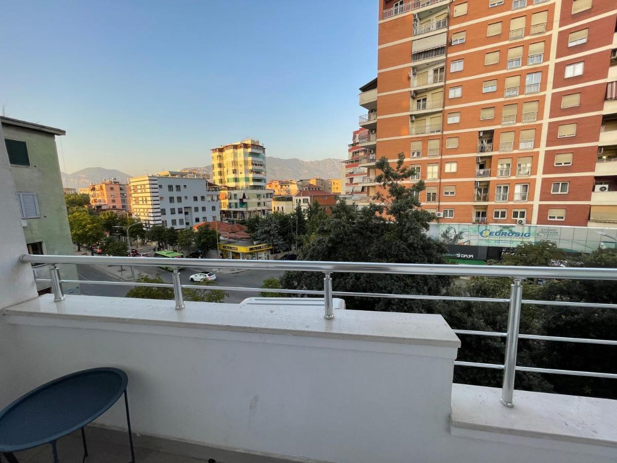 Andys Rooms Hotel Тирана Екстер'єр фото