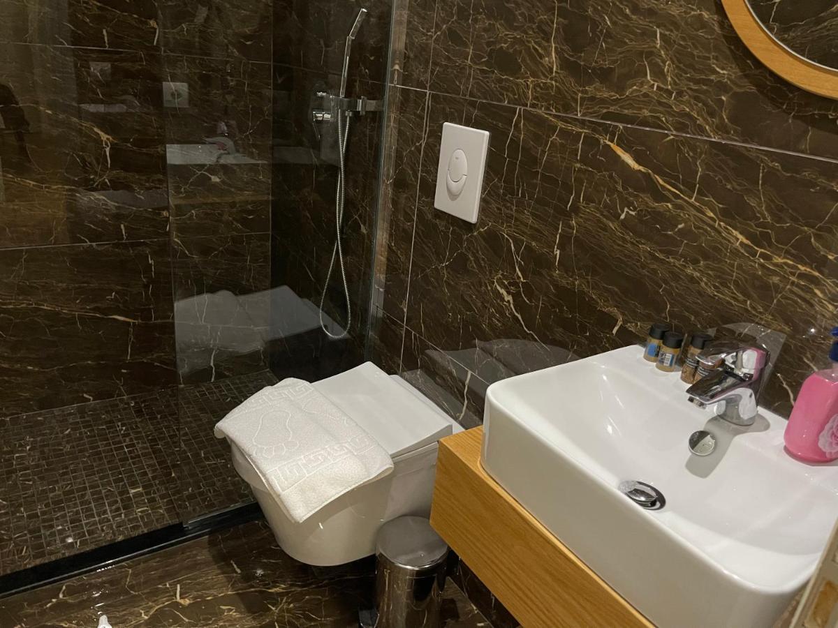 Andys Rooms Hotel Тирана Екстер'єр фото