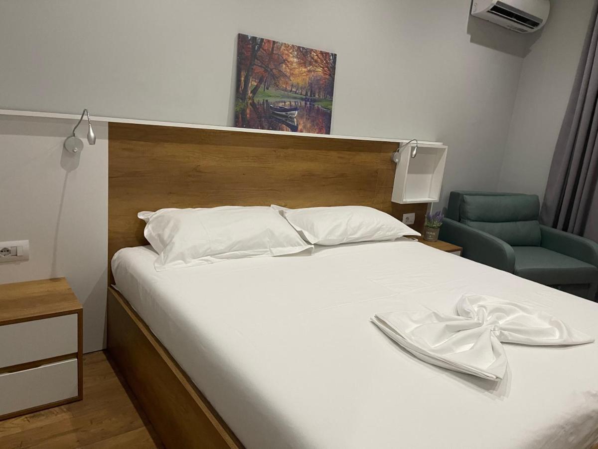 Andys Rooms Hotel Тирана Екстер'єр фото