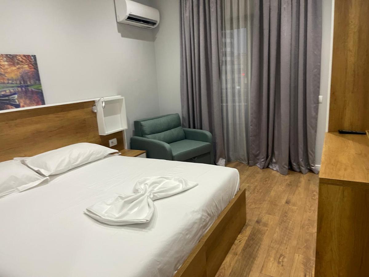 Andys Rooms Hotel Тирана Екстер'єр фото
