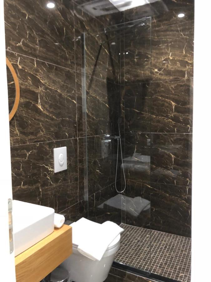 Andys Rooms Hotel Тирана Екстер'єр фото