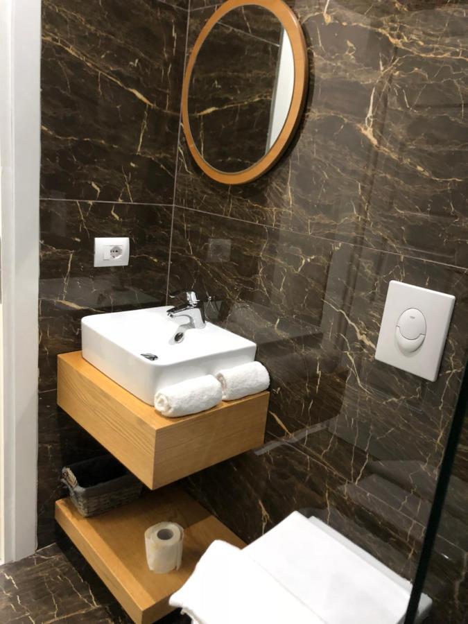 Andys Rooms Hotel Тирана Екстер'єр фото